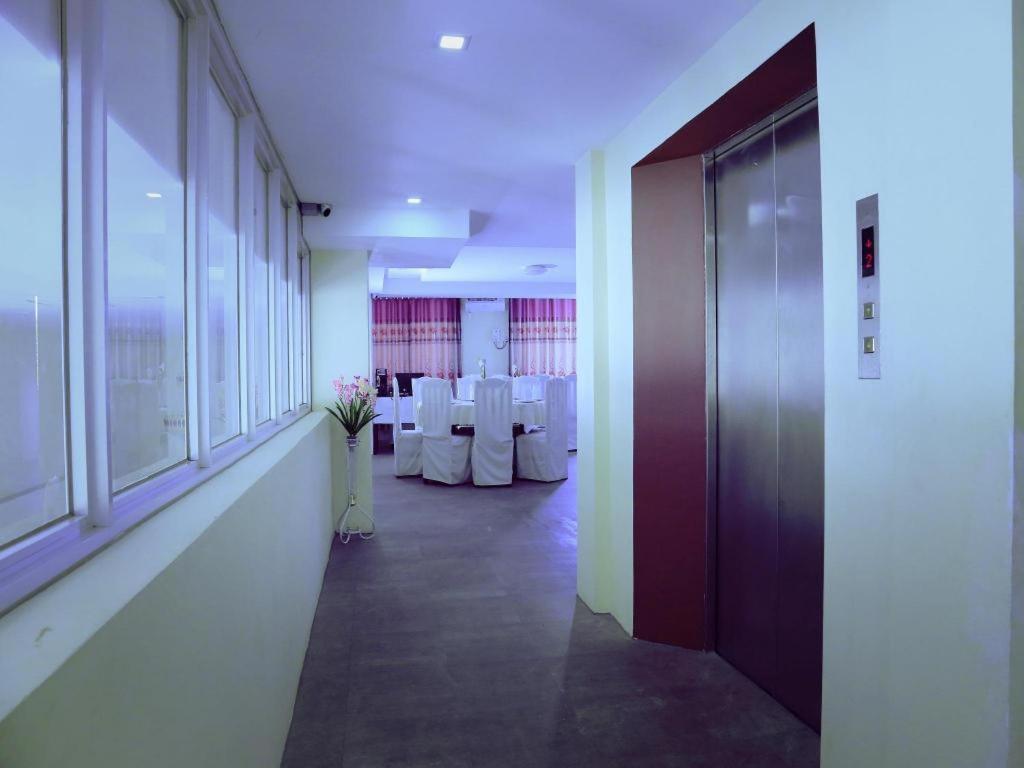 King & Queen Hotel Моун'юа Екстер'єр фото