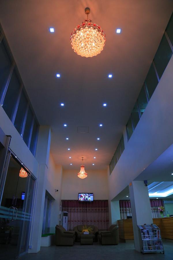 King & Queen Hotel Моун'юа Екстер'єр фото