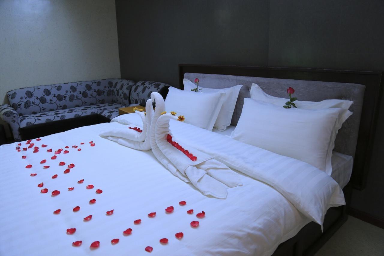 King & Queen Hotel Моун'юа Екстер'єр фото