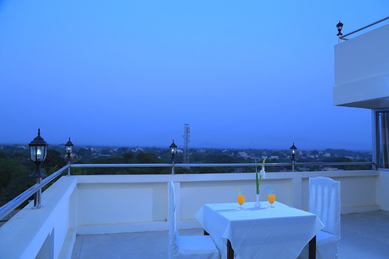 King & Queen Hotel Моун'юа Екстер'єр фото